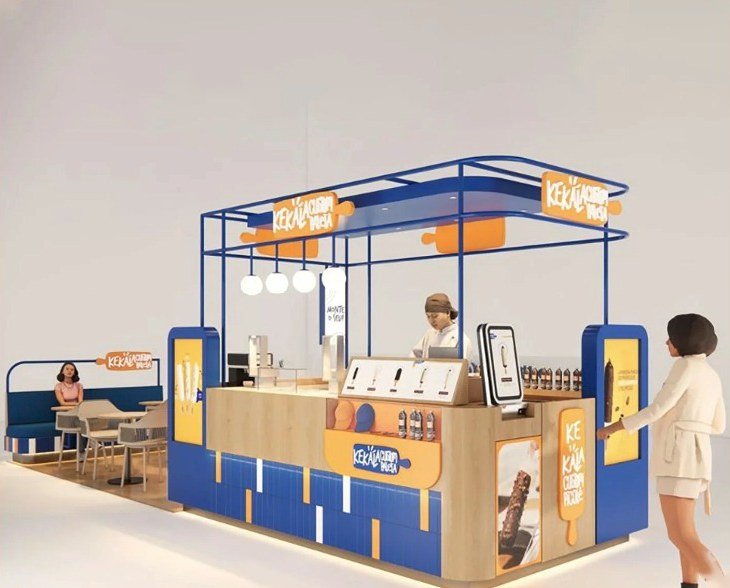 Render de un Kiosco Kekala en plaza comercial: estructura azul, barra de madera, pantallas y área de mesas.